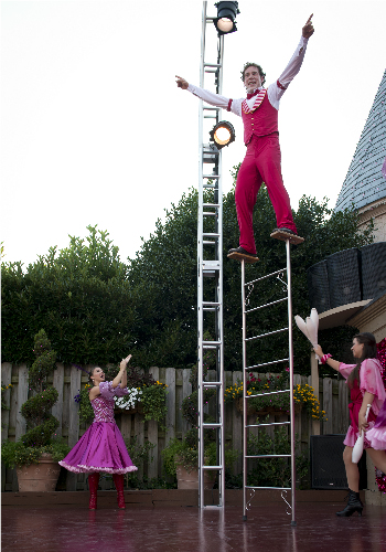 Voila! (France) Illuminights Performance